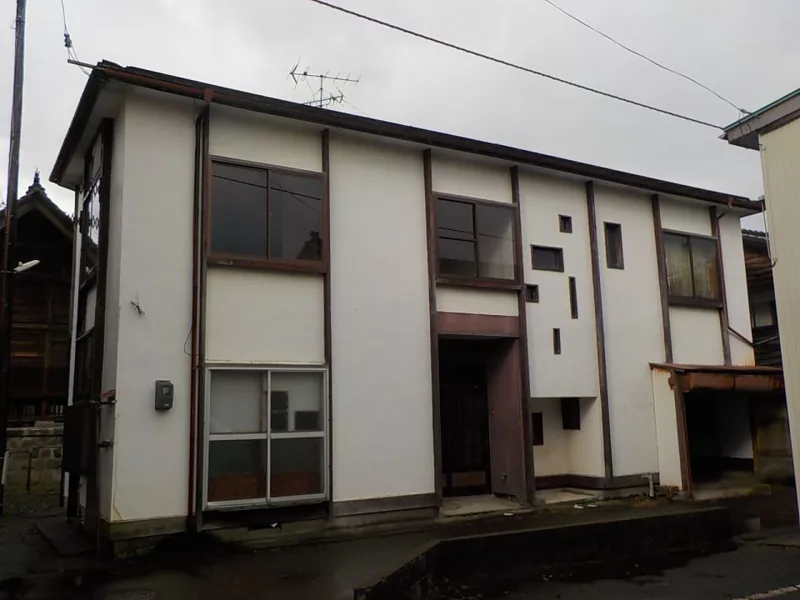 木造2階建ての空き家(52坪)の解体前